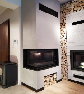 Kominek z boczną szybą, kamiennym blatem i wnęką na drewno z wkładem 10kw z montażem Kraków 