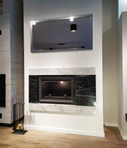 Kominek z ramą marmurową asymetryczną z wkładem EKO 10kw i montażem Kraków  